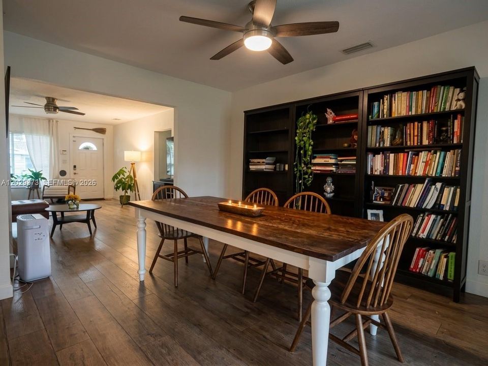 For Sale: $520,000 (3 beds, 2 baths, 1294 Square Feet)