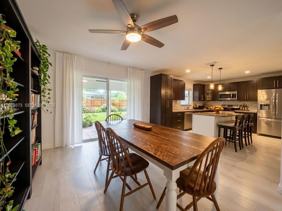 For Sale: $520,000 (3 beds, 2 baths, 1294 Square Feet)