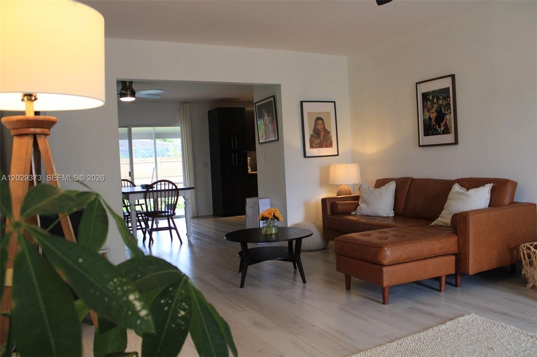 For Sale: $520,000 (3 beds, 2 baths, 1294 Square Feet)
