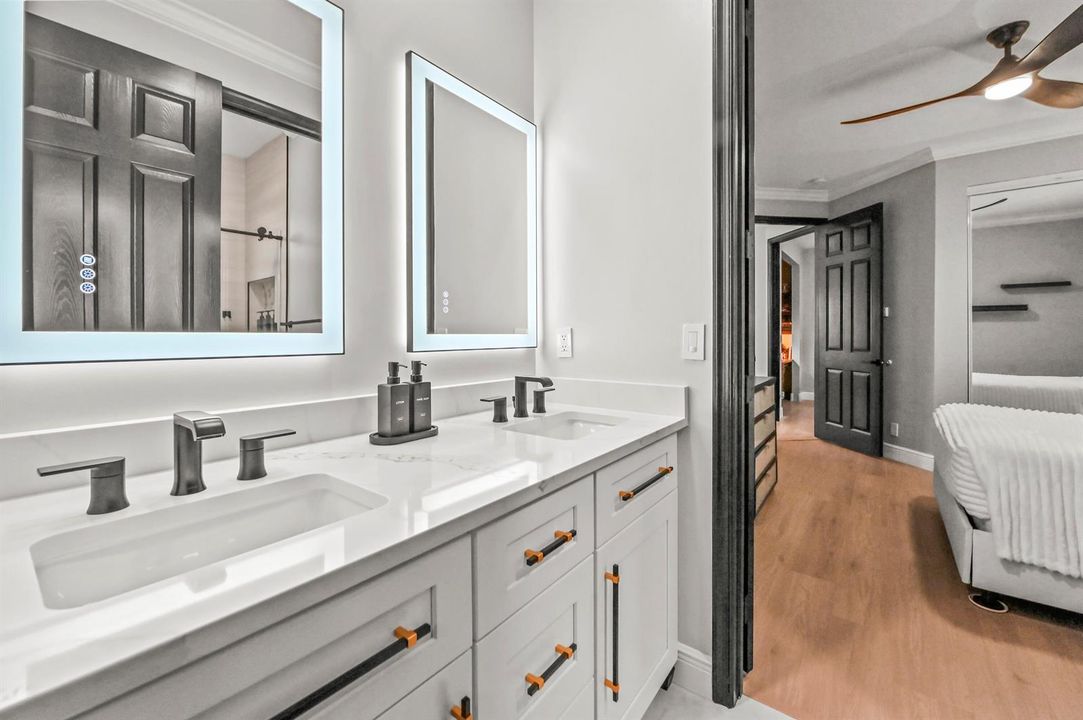 33 Bathroom 01