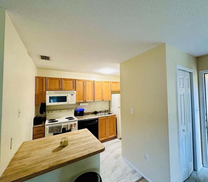 KITCHEN / EATING