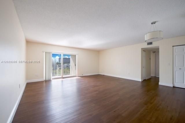 For Rent: $2,600 (2 beds, 2 baths, 1200 Square Feet)