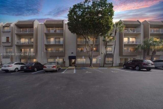For Rent: $2,600 (2 beds, 2 baths, 1200 Square Feet)