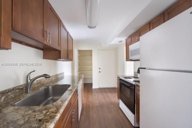 For Rent: $2,600 (2 beds, 2 baths, 1200 Square Feet)