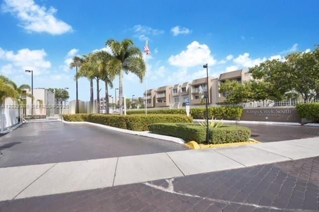 For Rent: $2,600 (2 beds, 2 baths, 1200 Square Feet)
