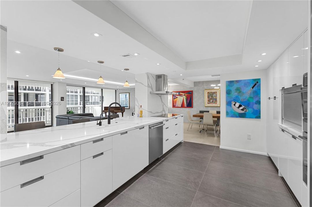 En Venta: $2,880,000 (3 camas, 2 baños, 2675 Pies cuadrados)