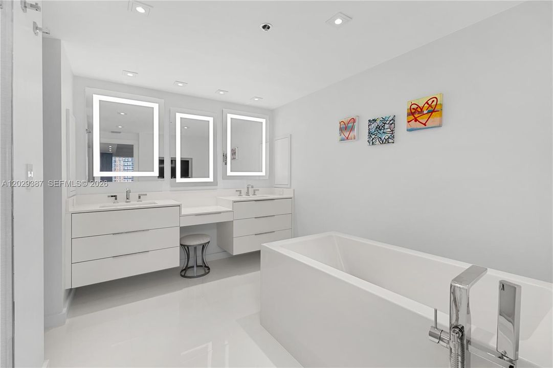 En Venta: $2,880,000 (3 camas, 2 baños, 2675 Pies cuadrados)