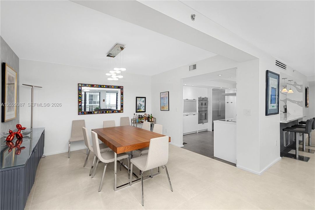 En Venta: $2,880,000 (3 camas, 2 baños, 2675 Pies cuadrados)