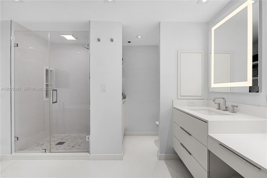 En Venta: $2,880,000 (3 camas, 2 baños, 2675 Pies cuadrados)