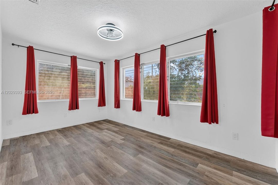 En Venta: $525,000 (2 camas, 2 baños, 950 Pies cuadrados)