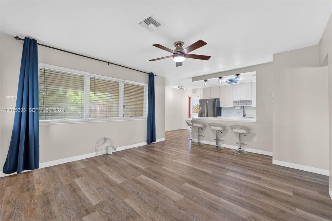 En Venta: $525,000 (2 camas, 2 baños, 950 Pies cuadrados)