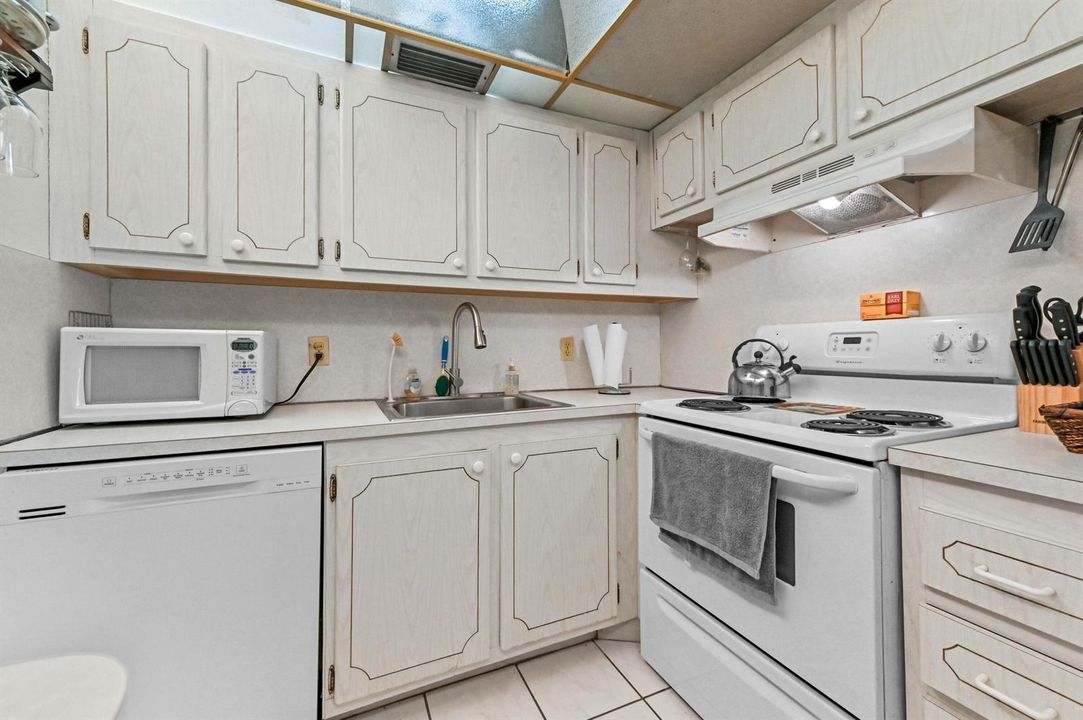 13 Kitchen 02