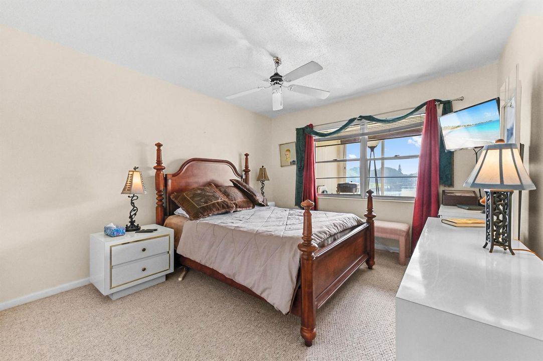 15 Bedroom 01