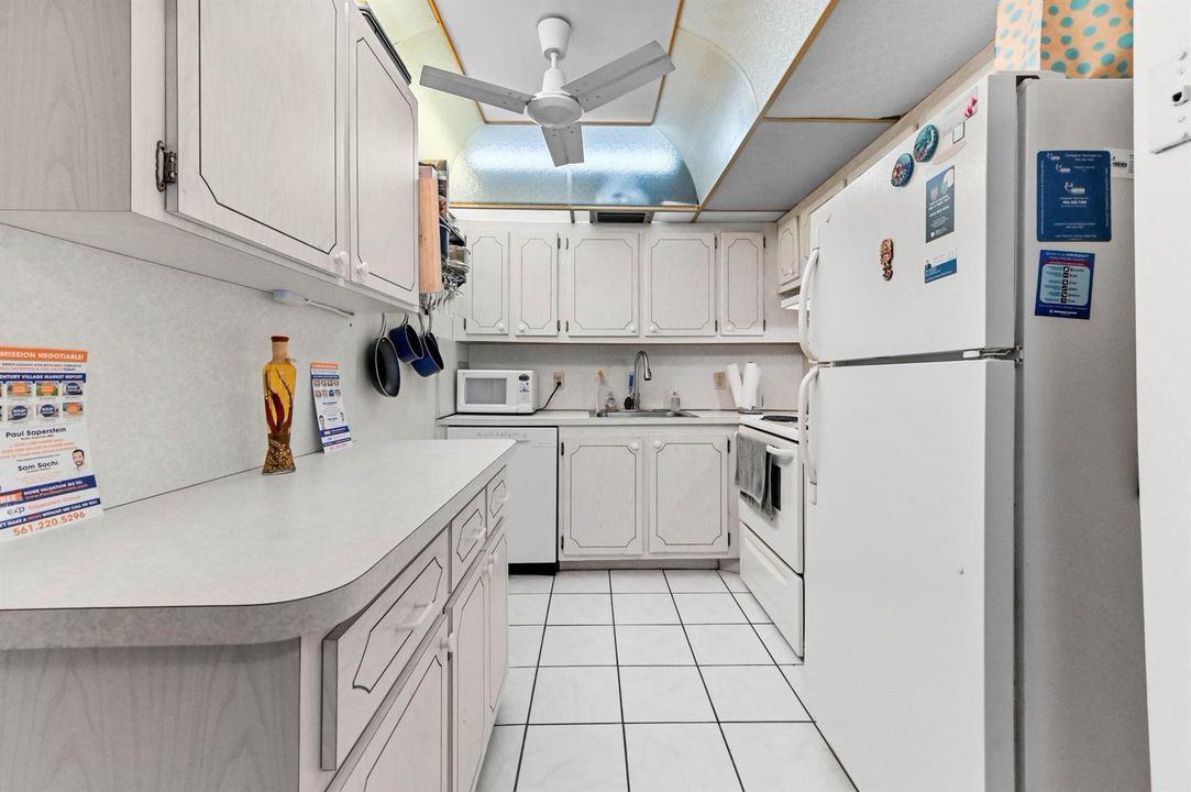 12 Kitchen 01