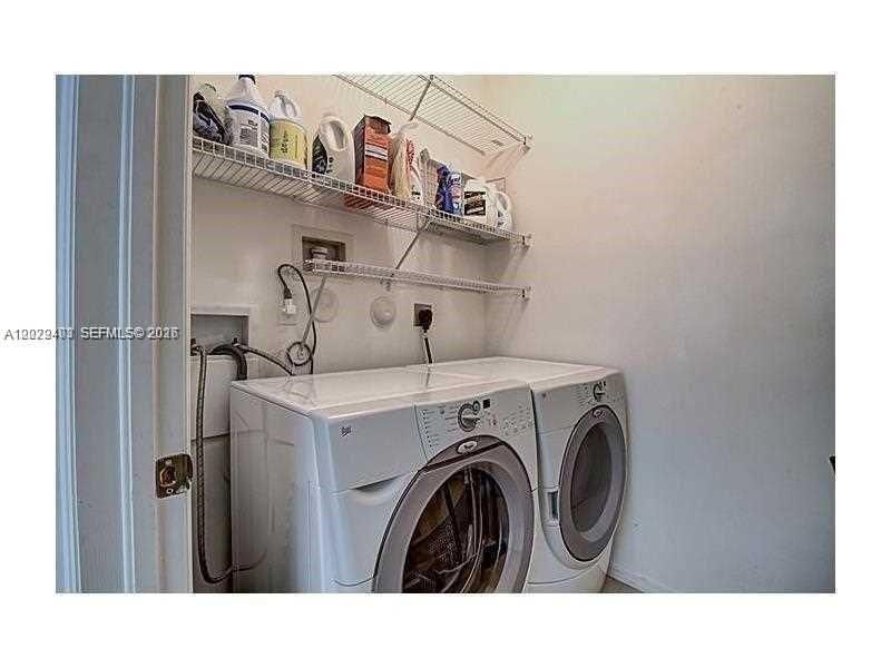 Activo con contrato: $3,600 (3 camas, 3 baños, 1604 Pies cuadrados)