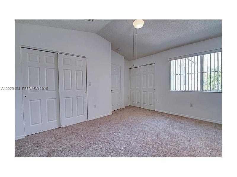 Activo con contrato: $3,600 (3 camas, 3 baños, 1604 Pies cuadrados)