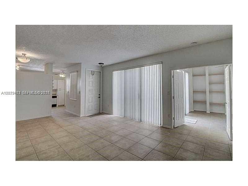 Activo con contrato: $3,600 (3 camas, 3 baños, 1604 Pies cuadrados)