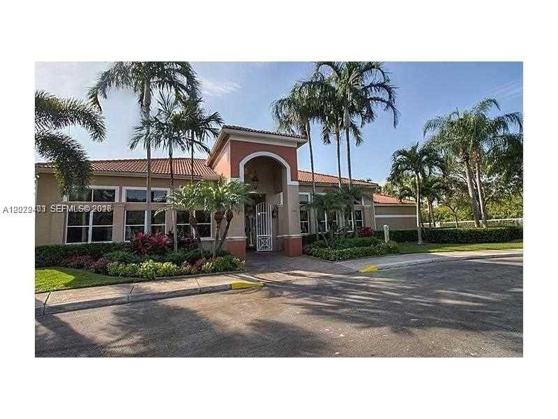 Activo con contrato: $3,600 (3 camas, 3 baños, 1604 Pies cuadrados)