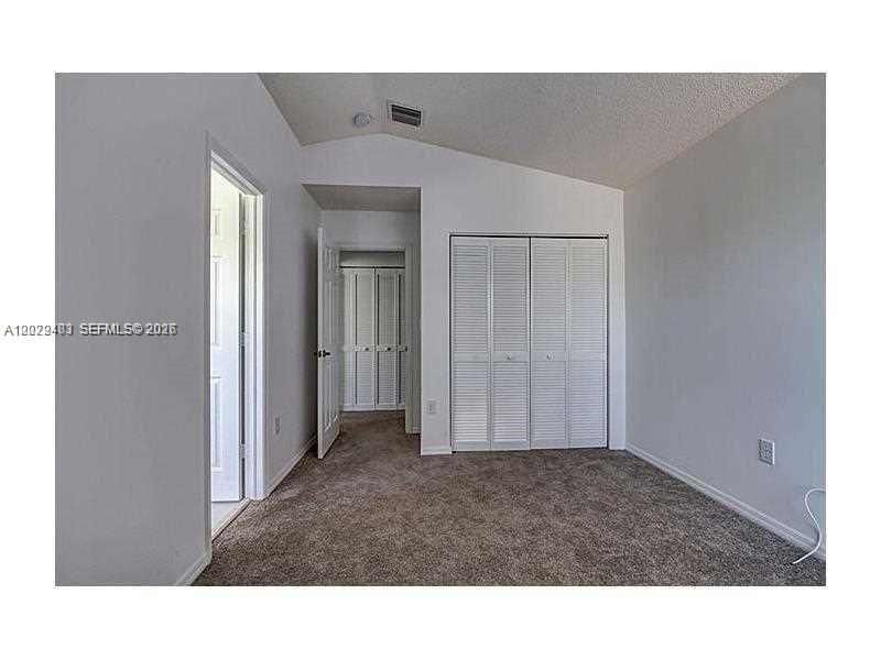 Activo con contrato: $3,600 (3 camas, 3 baños, 1604 Pies cuadrados)