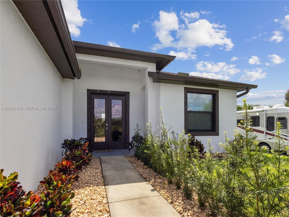 For Rent: $2,500 (3 beds, 2 baths, 1300 Square Feet)