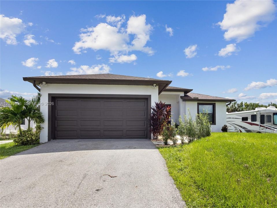 For Rent: $2,500 (3 beds, 2 baths, 1300 Square Feet)