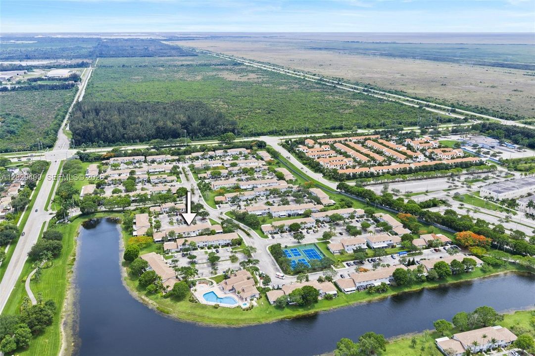 На продажу: $390,000 (2 спален, 2 ванн, 1114 Квадратных фут)