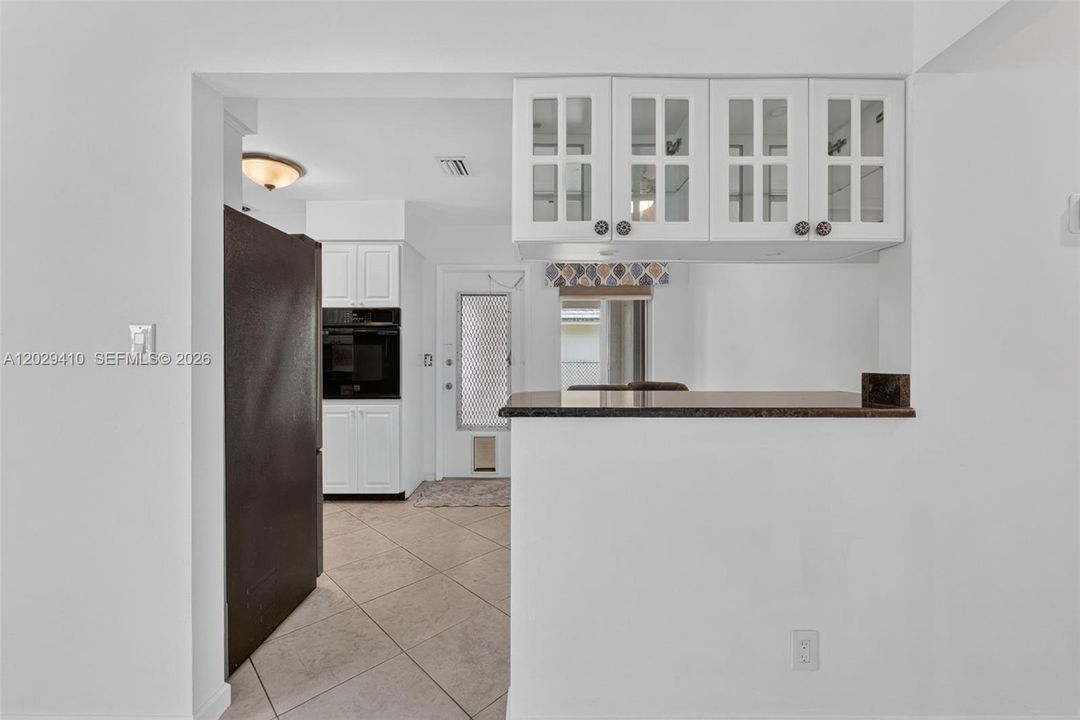 For Sale: $415,000 (2 beds, 1 baths, 1112 Square Feet)