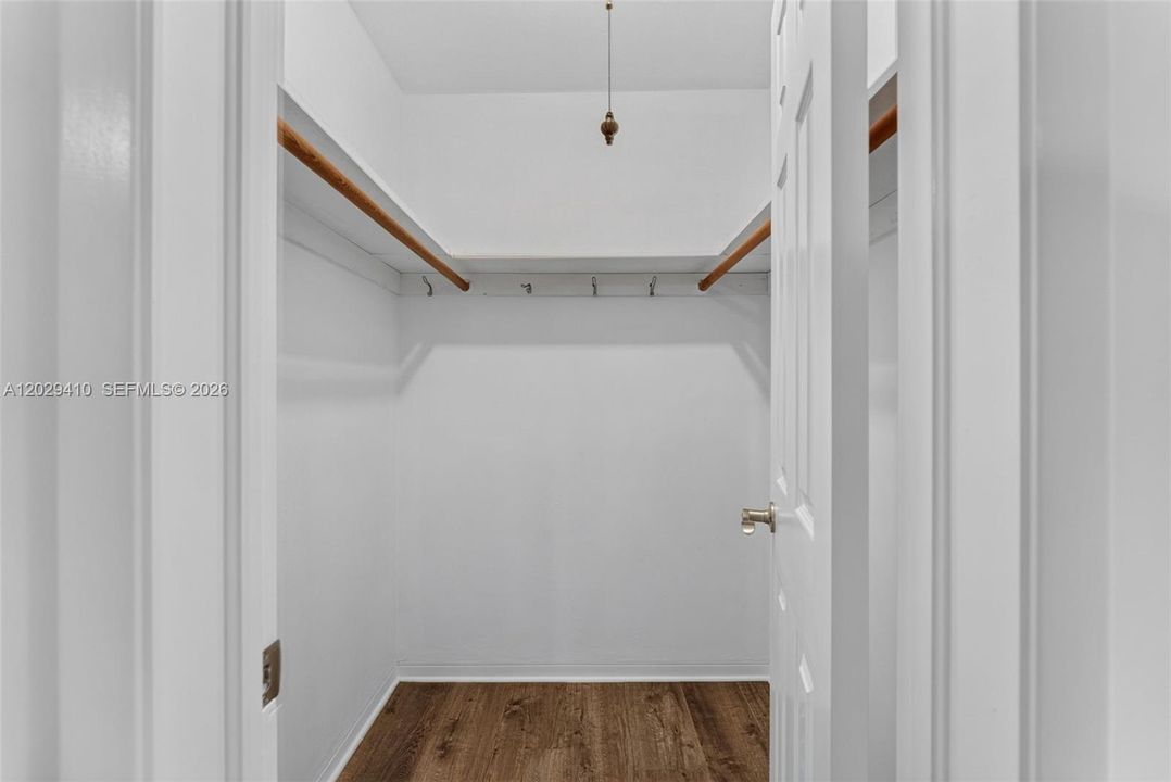 For Sale: $415,000 (2 beds, 1 baths, 1112 Square Feet)