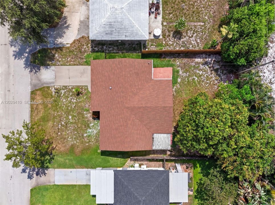 For Sale: $415,000 (2 beds, 1 baths, 1112 Square Feet)