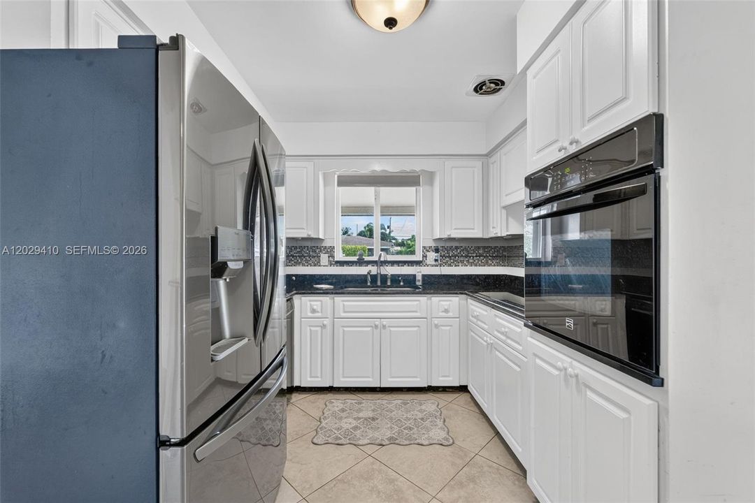 For Sale: $415,000 (2 beds, 1 baths, 1112 Square Feet)