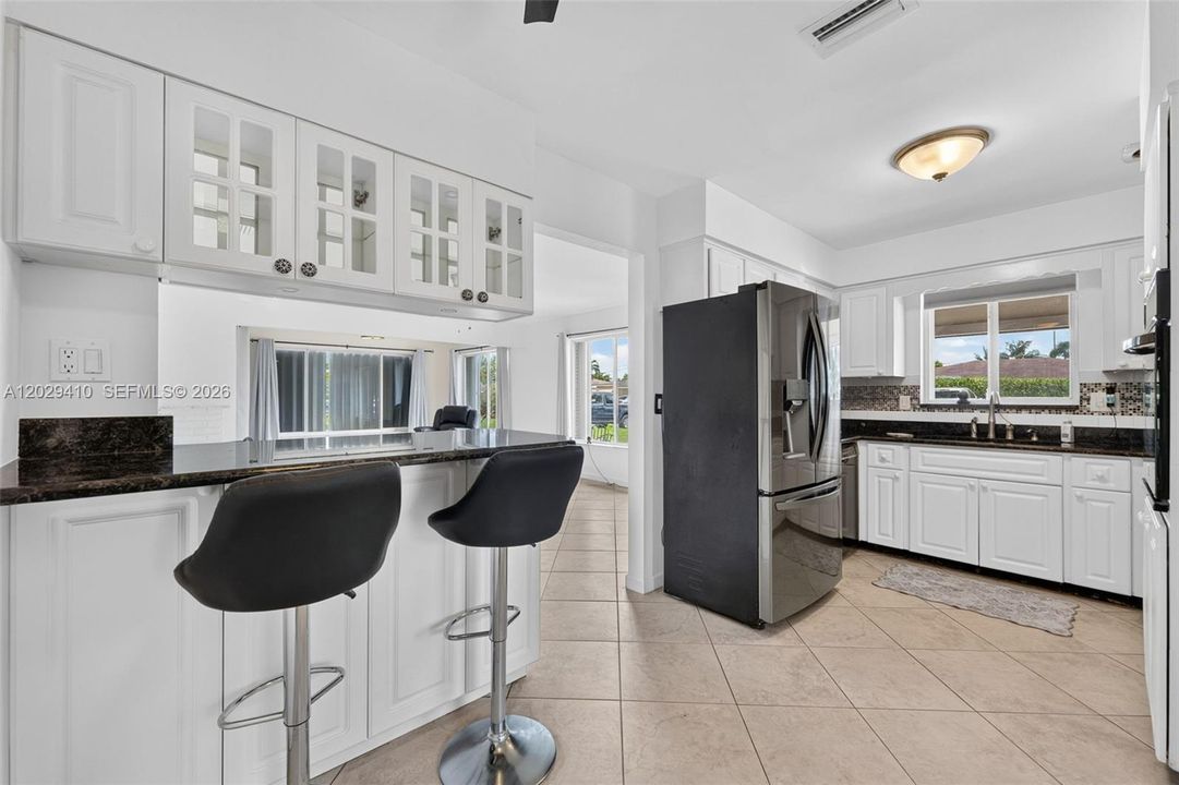For Sale: $415,000 (2 beds, 1 baths, 1112 Square Feet)