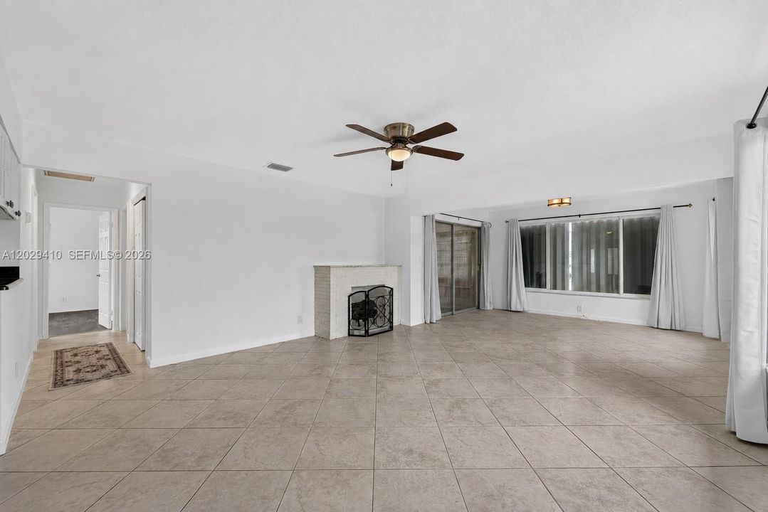 For Sale: $415,000 (2 beds, 1 baths, 1112 Square Feet)