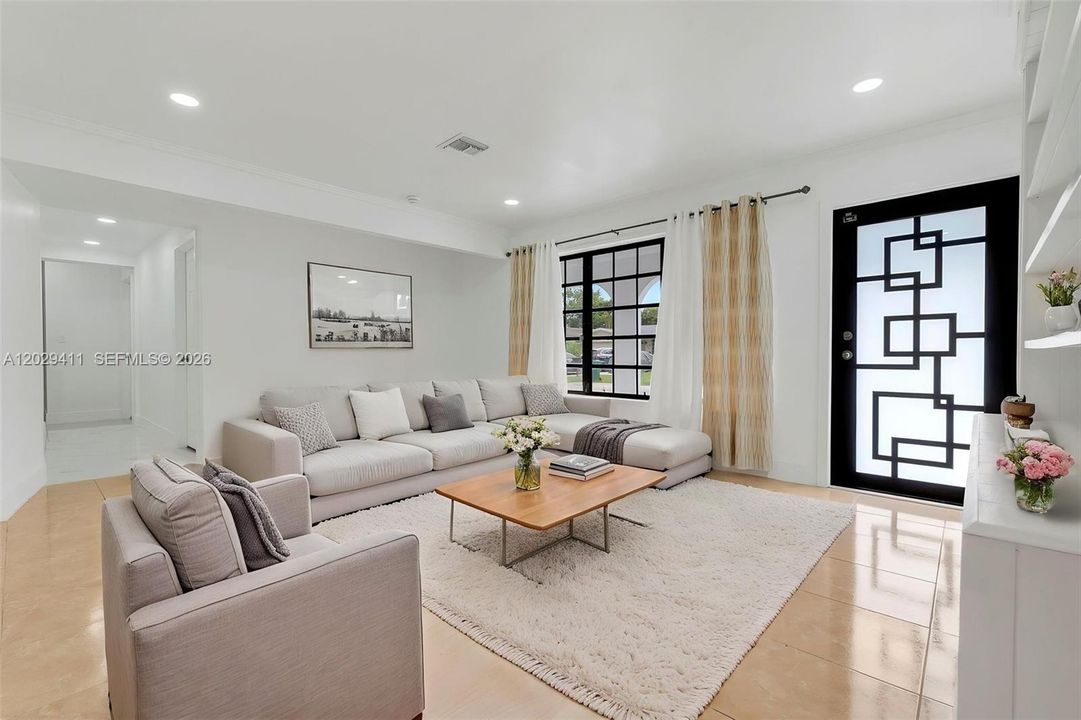 For Rent: $2,900 (3 beds, 1 baths, 1708 Square Feet)