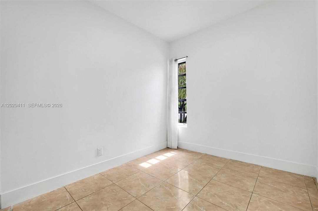 For Rent: $2,900 (3 beds, 1 baths, 1708 Square Feet)