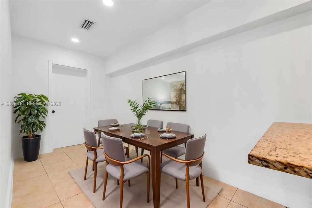 For Rent: $2,900 (3 beds, 1 baths, 1708 Square Feet)