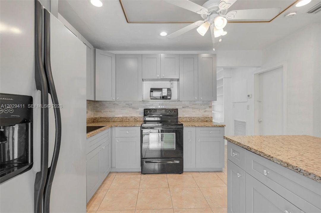 For Rent: $2,900 (3 beds, 1 baths, 1708 Square Feet)