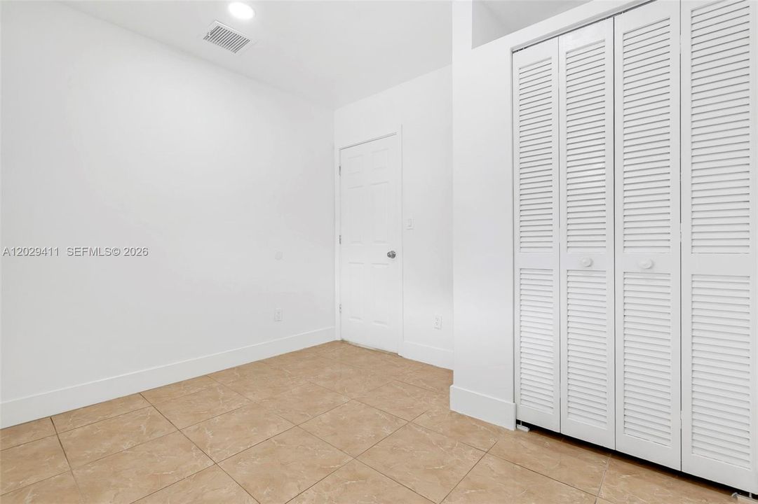 For Rent: $2,900 (3 beds, 1 baths, 1708 Square Feet)