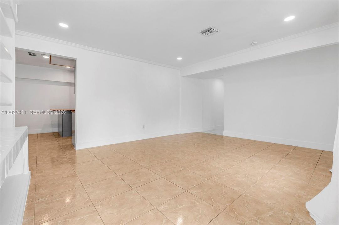 For Rent: $2,900 (3 beds, 1 baths, 1708 Square Feet)