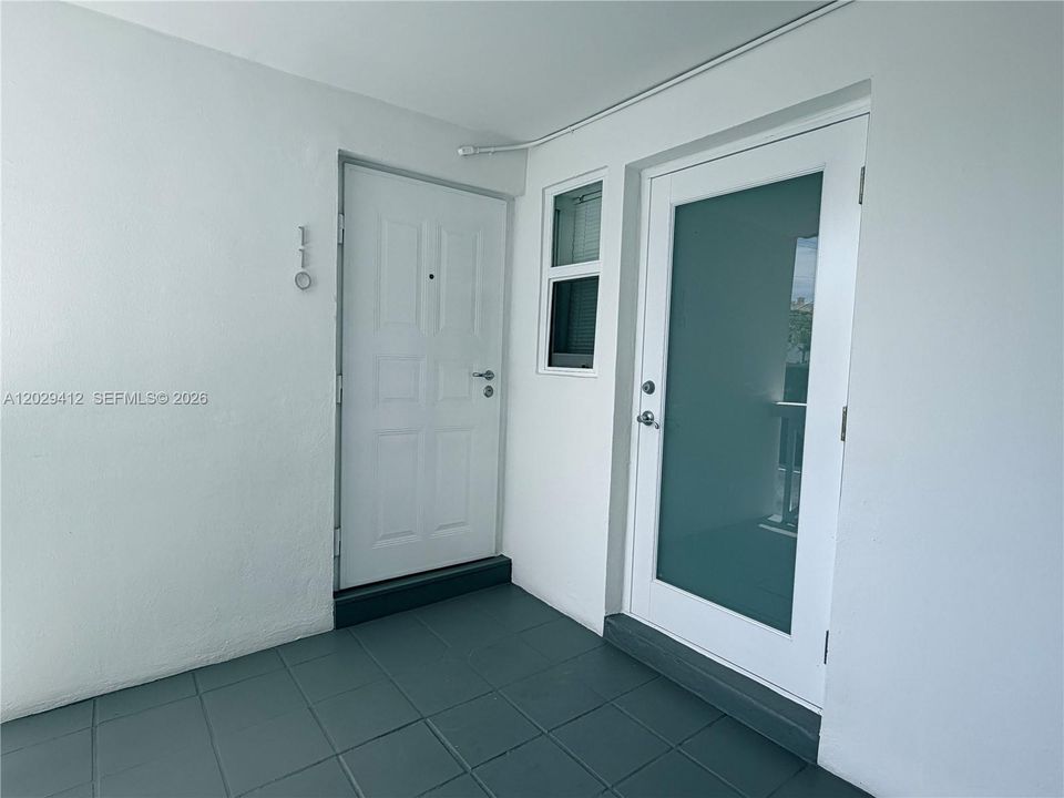 For Rent: $3,300 (2 beds, 2 baths, 925 Square Feet)
