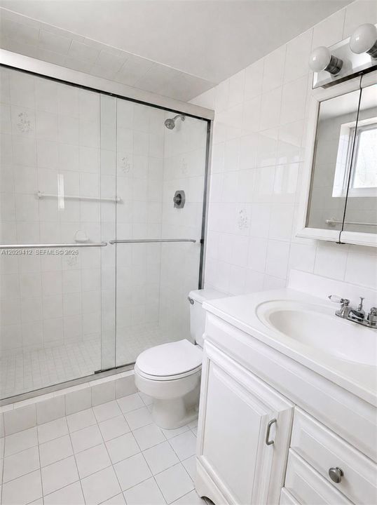 For Rent: $3,300 (2 beds, 2 baths, 925 Square Feet)