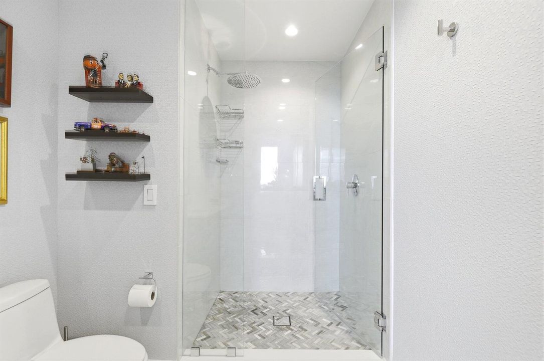 2nd Bathroom