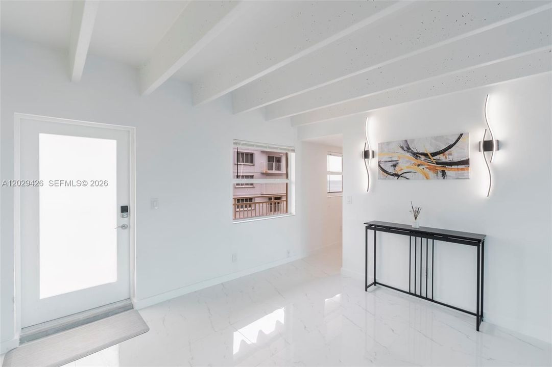 For Sale: $325,000 (1 beds, 1 baths, 798 Square Feet)