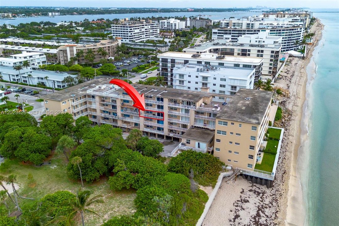 For Sale: $325,000 (1 beds, 1 baths, 798 Square Feet)