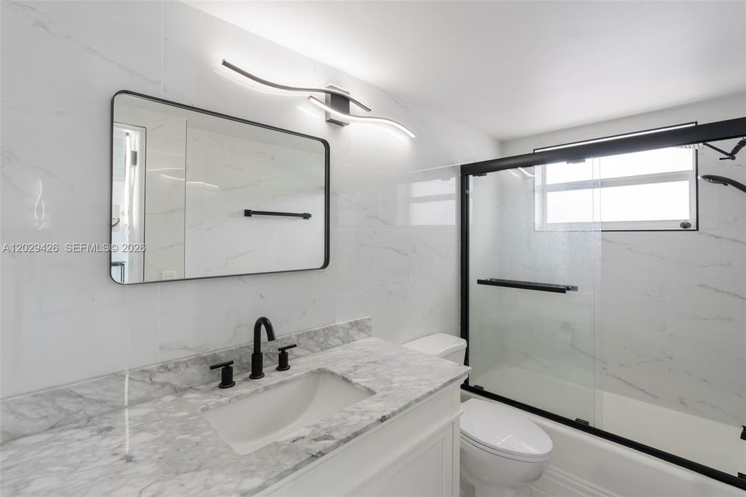 For Sale: $325,000 (1 beds, 1 baths, 798 Square Feet)