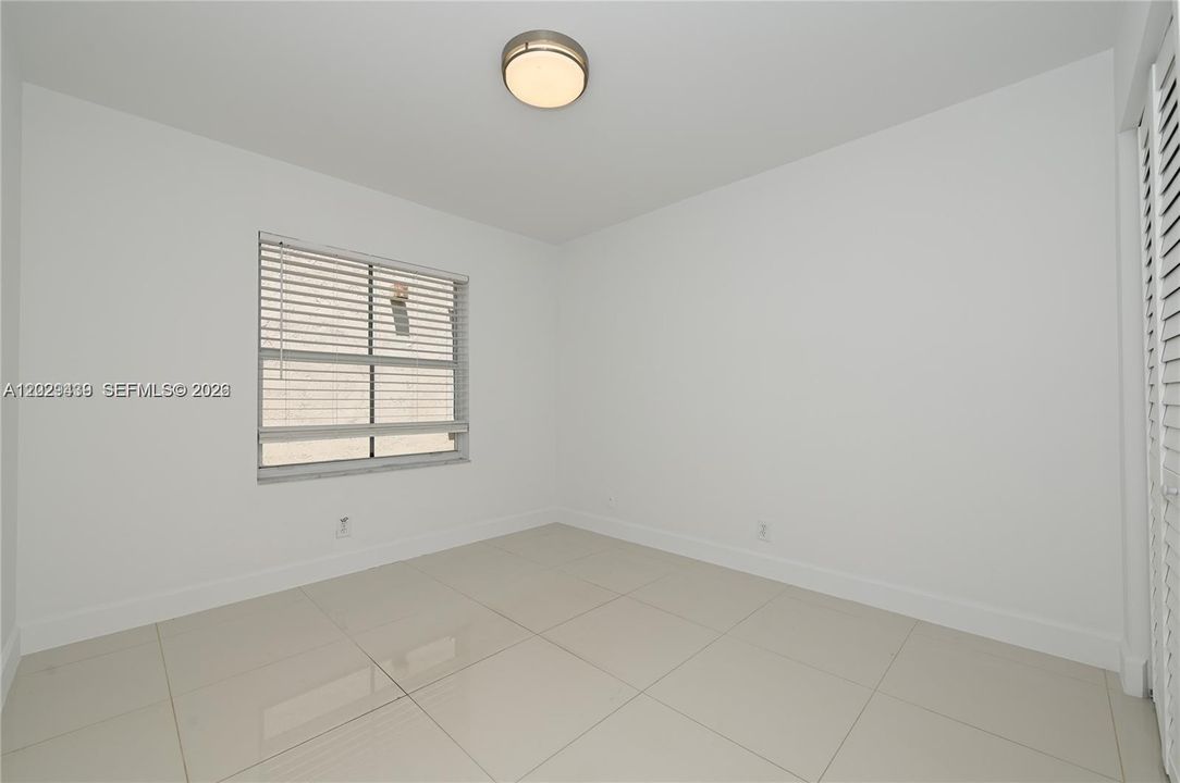 Activo con contrato: $4,100 (3 camas, 2 baños, 1440 Pies cuadrados)