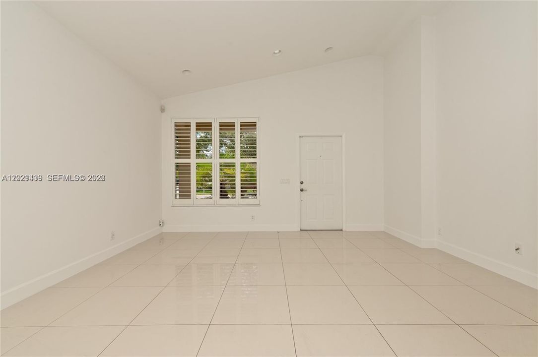 Activo con contrato: $4,100 (3 camas, 2 baños, 1440 Pies cuadrados)
