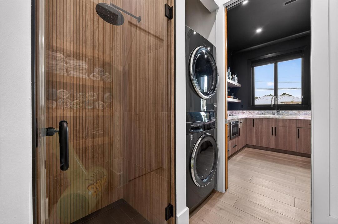 CABANA BATH / LAUNDRY / GAMEROOM
