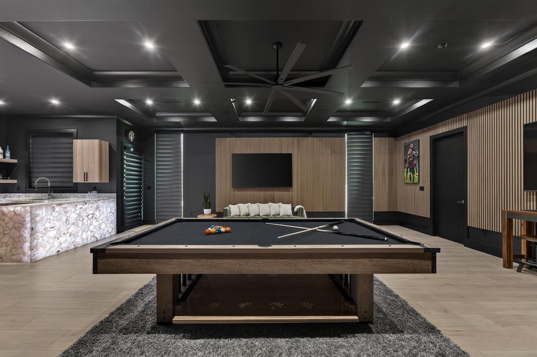 GAMEROOM / MULTIGENERATIONAL SUITE