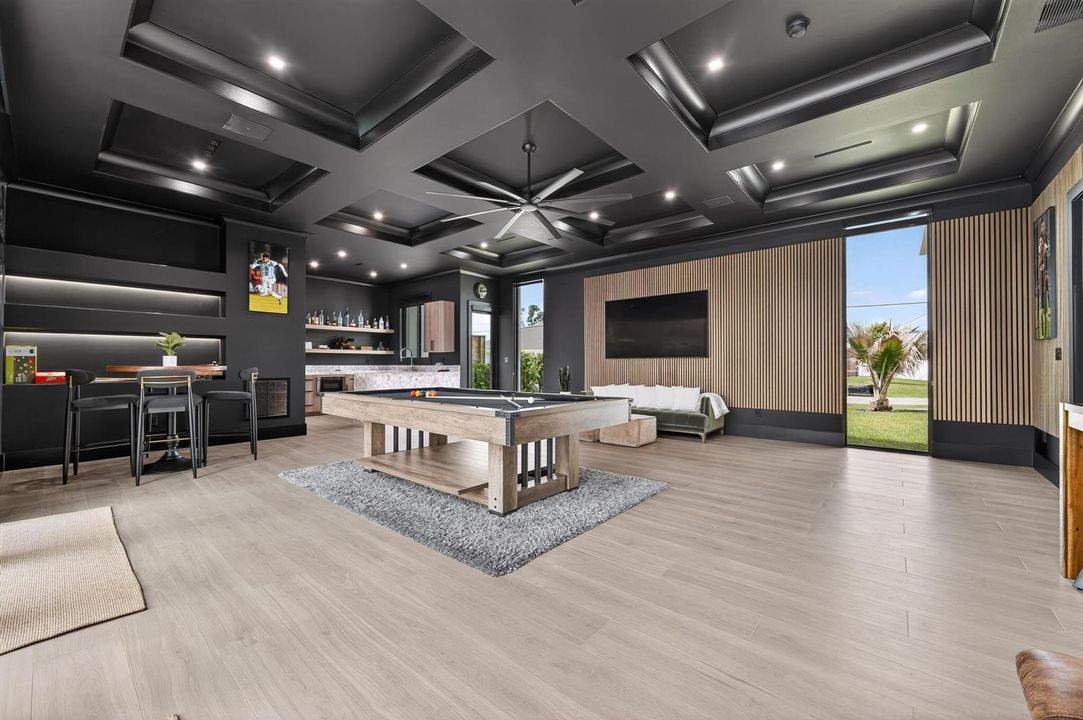GAMEROOM / MULTIGENERATIONAL SUITE