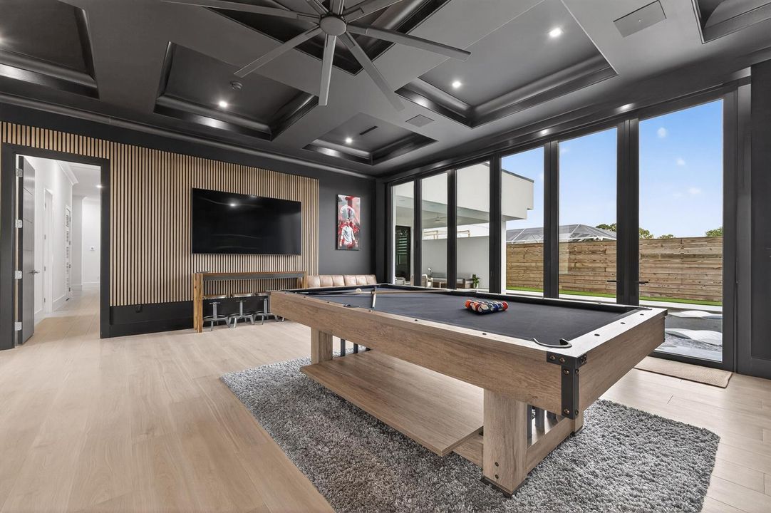 GAMEROOM / MULTIGENERATIONAL SUITE